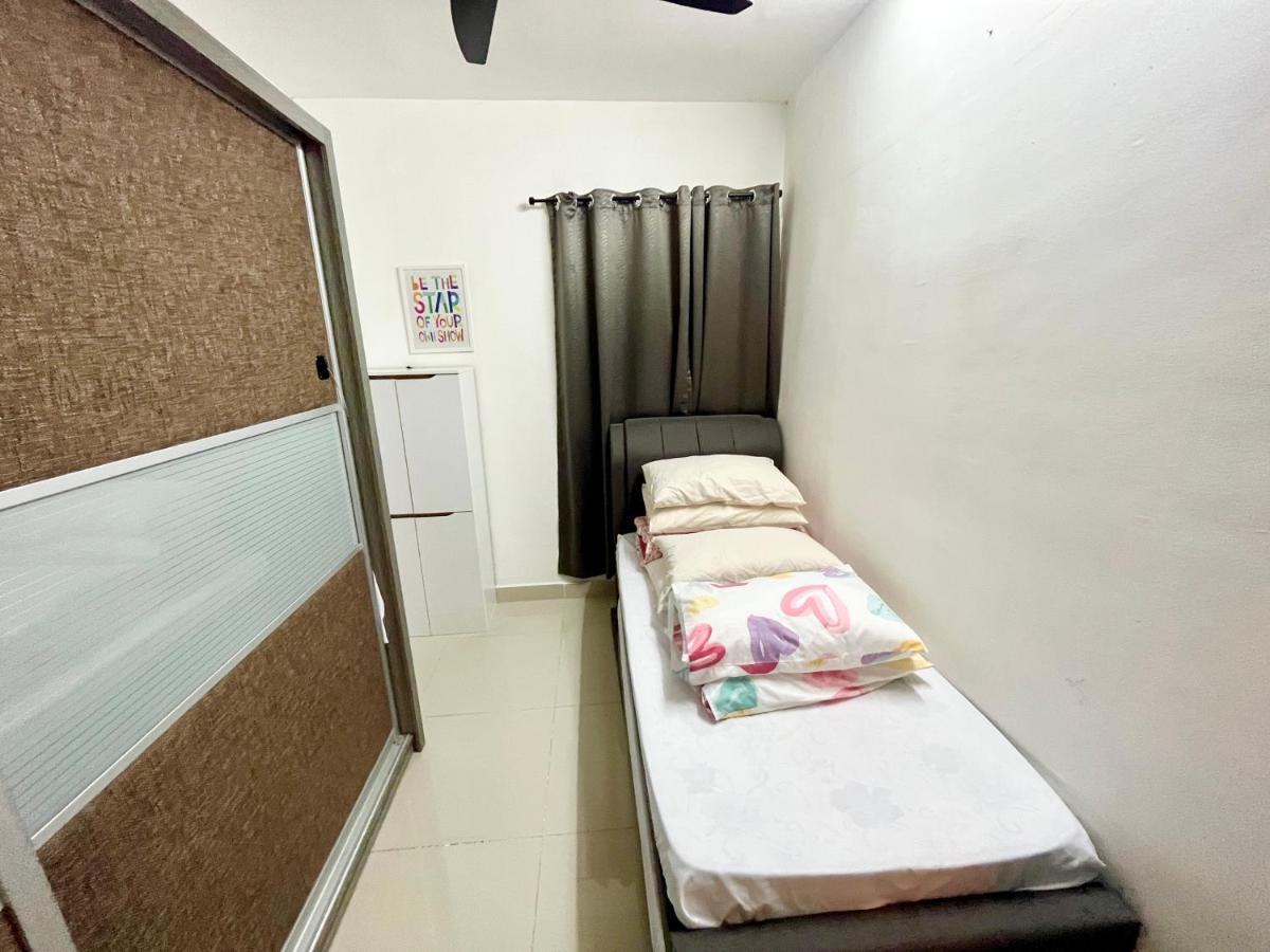 Naura Homestay Selangor Kuala Lumpur Batu Caves Exterior photo